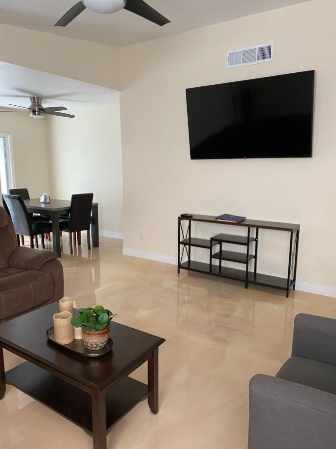 Villa Newly Remodeled Family Friendly 3B/2B House Henderson Exterior foto